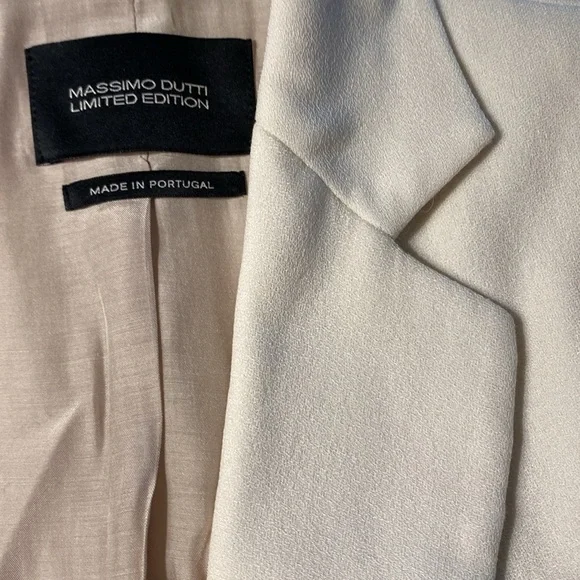 NWT. Massimo Dutti Limited Edition Off White Wool/Viscose Suit Blazer. Size 2.